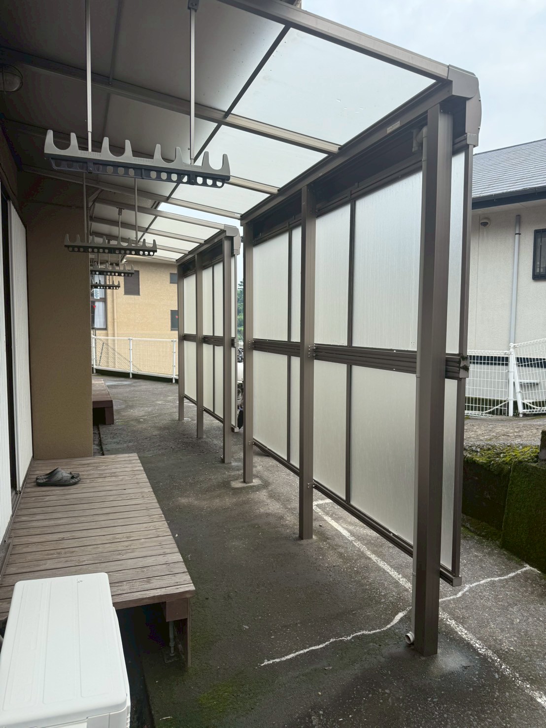1Fには、屋根付き洗濯物干しがあります