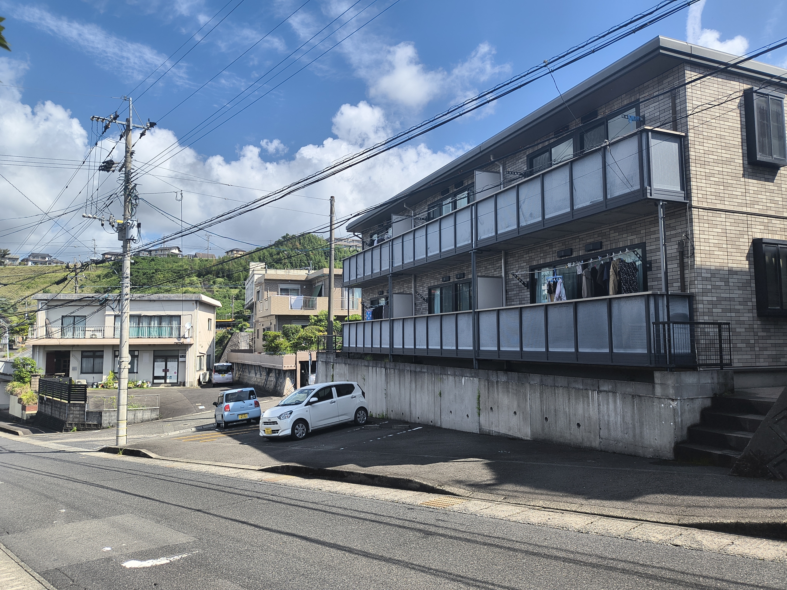 外観（全面道路）